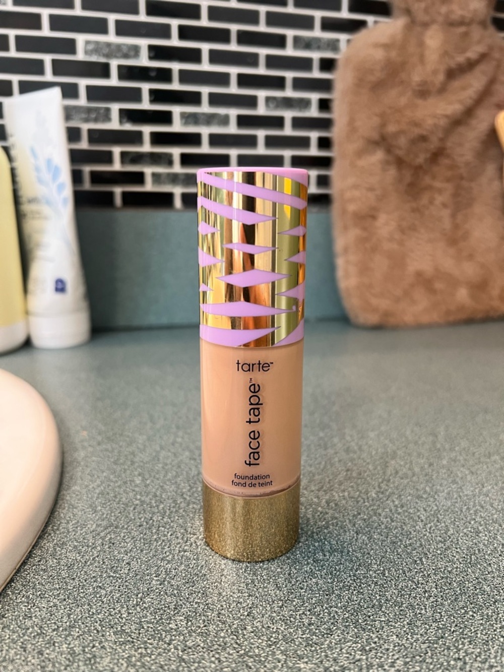 tarte Face Tape Foundation - light neutral